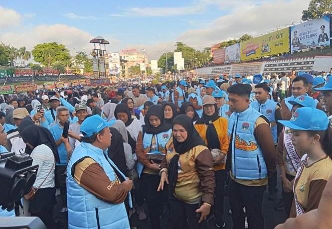 APEKSI Outlook 2025 berlangsung meriah. Walikota Bandar Lampung menjamu 56 walikota dengan gelaran kuliner produksi UMKM setempat. Peserta APEKSI Outlook 2025 juga diajak menikmati pemandangan kota melalui JPO Siger Milenial.