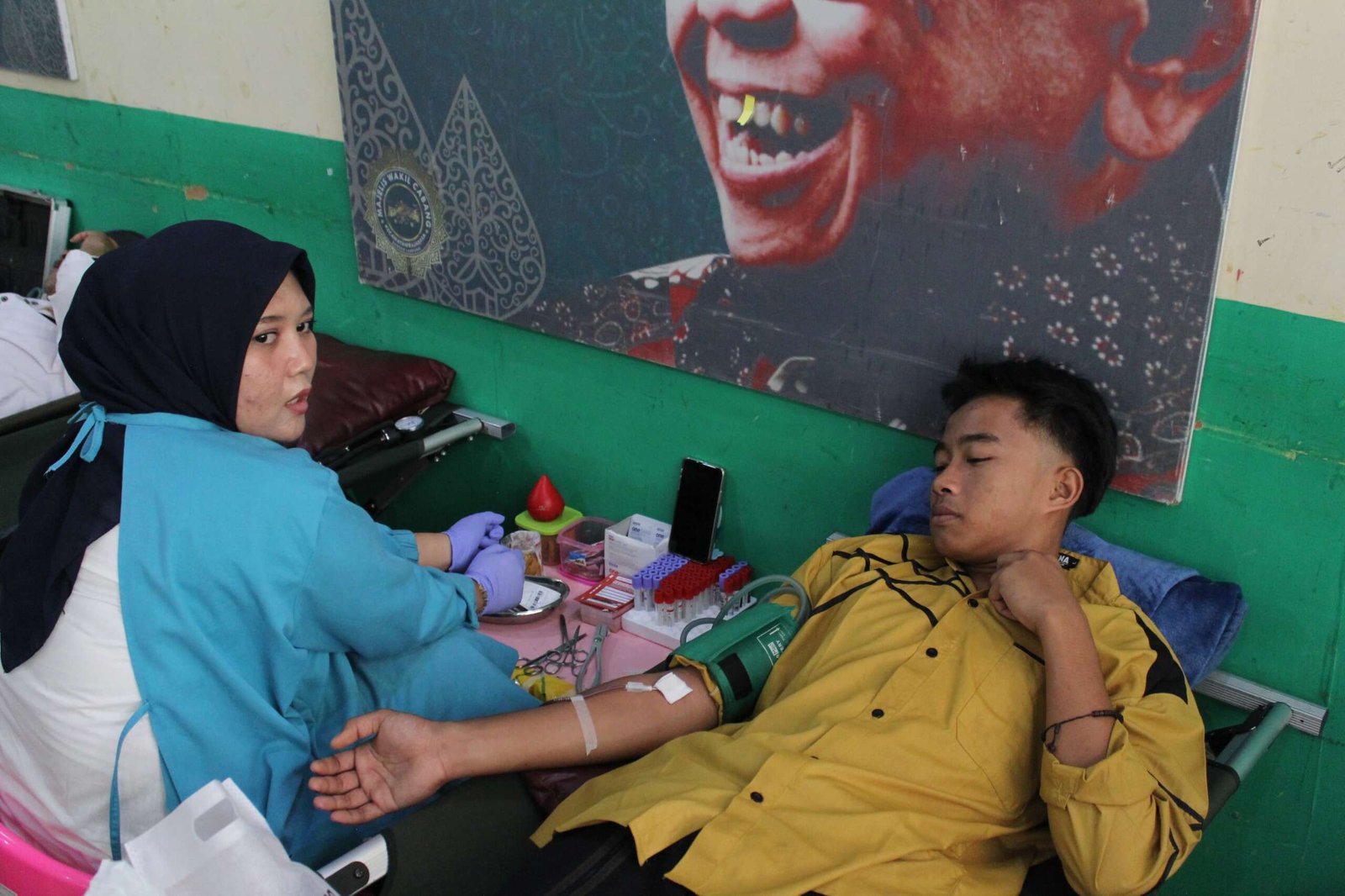 Antusiasme santri mengikuti aksi donor darah.