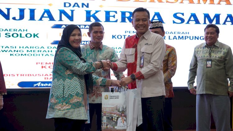Wali Kota Bandar Lampung Eva Dwiana dan Bupati Solok Jon Firman Pandu.(Foto: Notis)