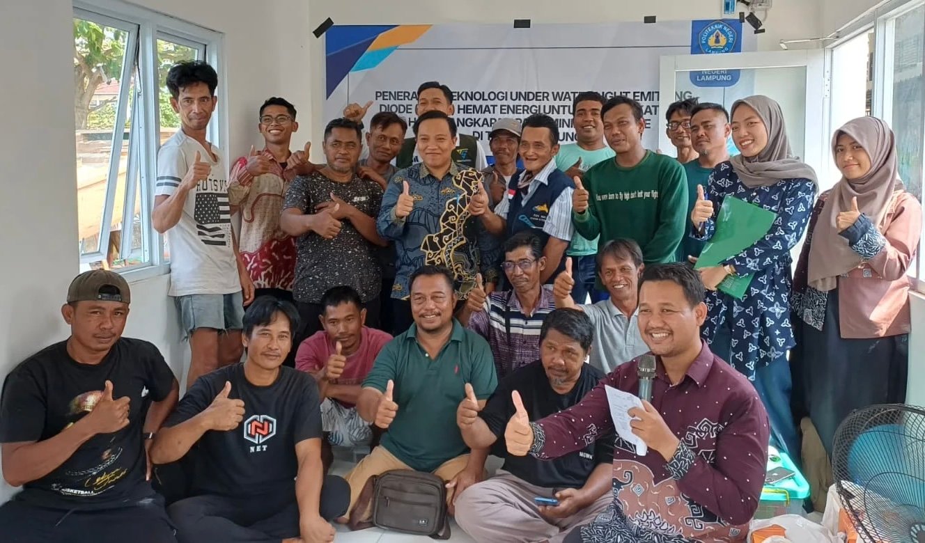 Polinela kenalkan teknologi Underwater Light Emitting Diode atau U-LED pada POKMAS Masyarakat Pesisir Wilayah Keteguhan.