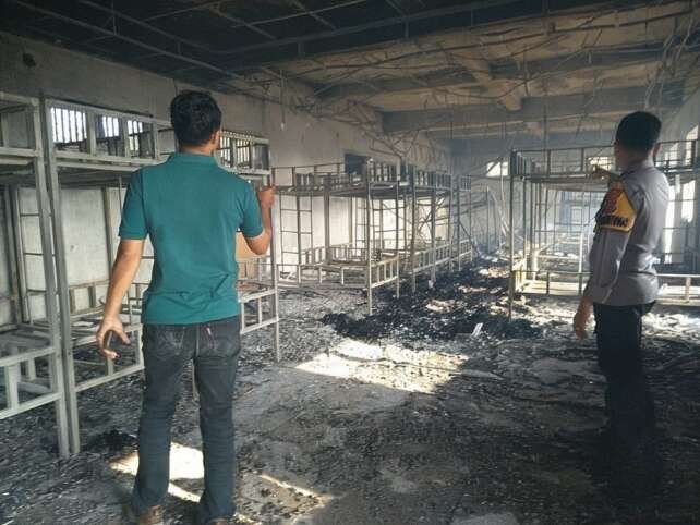 Kebakaran di Ponpes Babunnajah Bernung akibatkan kamar santri hangus terbakar.