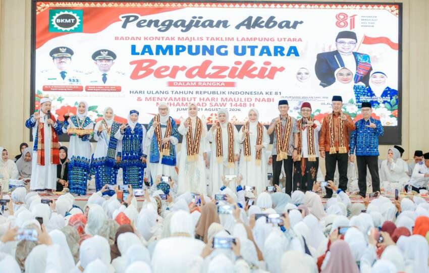 Batin Wulan hadiri Pengajian Akbar Badan Kontak Majelis Taklim (BKMT) Lampung Utara.