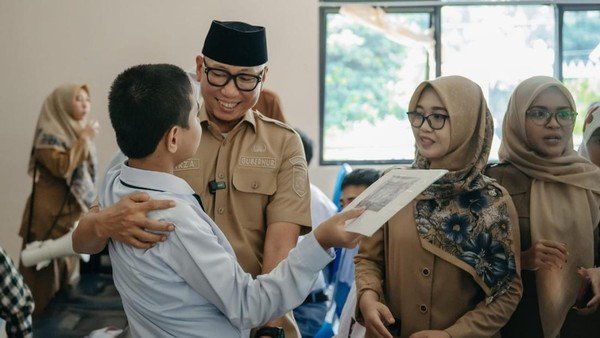 Program Kelas Cangkok menjadi salah satu kebijakan pendidikan Gubernur Rahmat Mirzani Djausal. (Foto: Onoff)