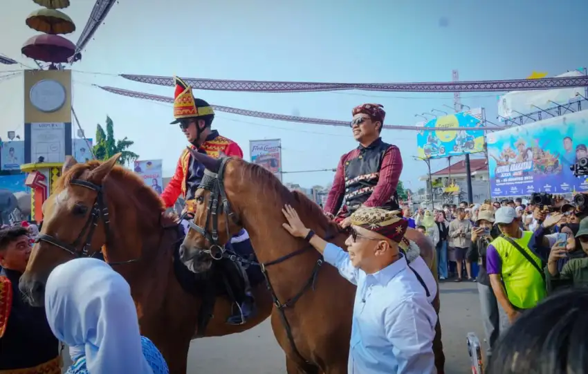 Tampilan istimewa defile pasukan berkuda. (Foto: ist)