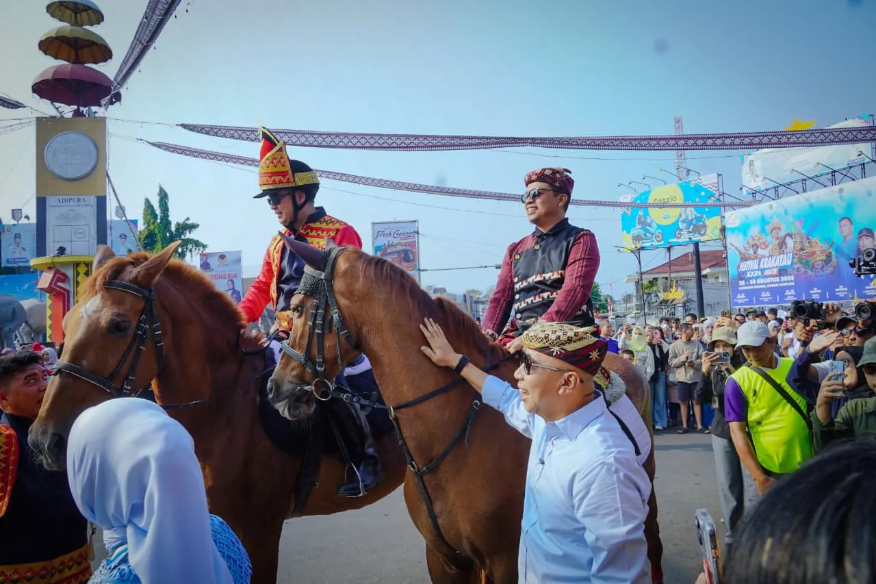 Tampilan istimewa defile pasukan berkuda. (Foto: ist)