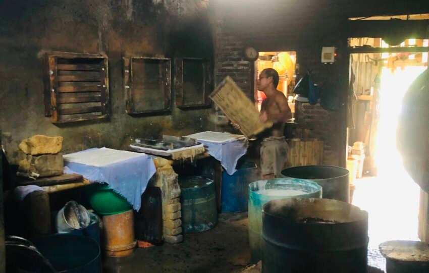 UMKM seperti pengrajin tahu Bejo merasa tak dapat manfaat atas keberadaan program MBG. (Foto: Notis)