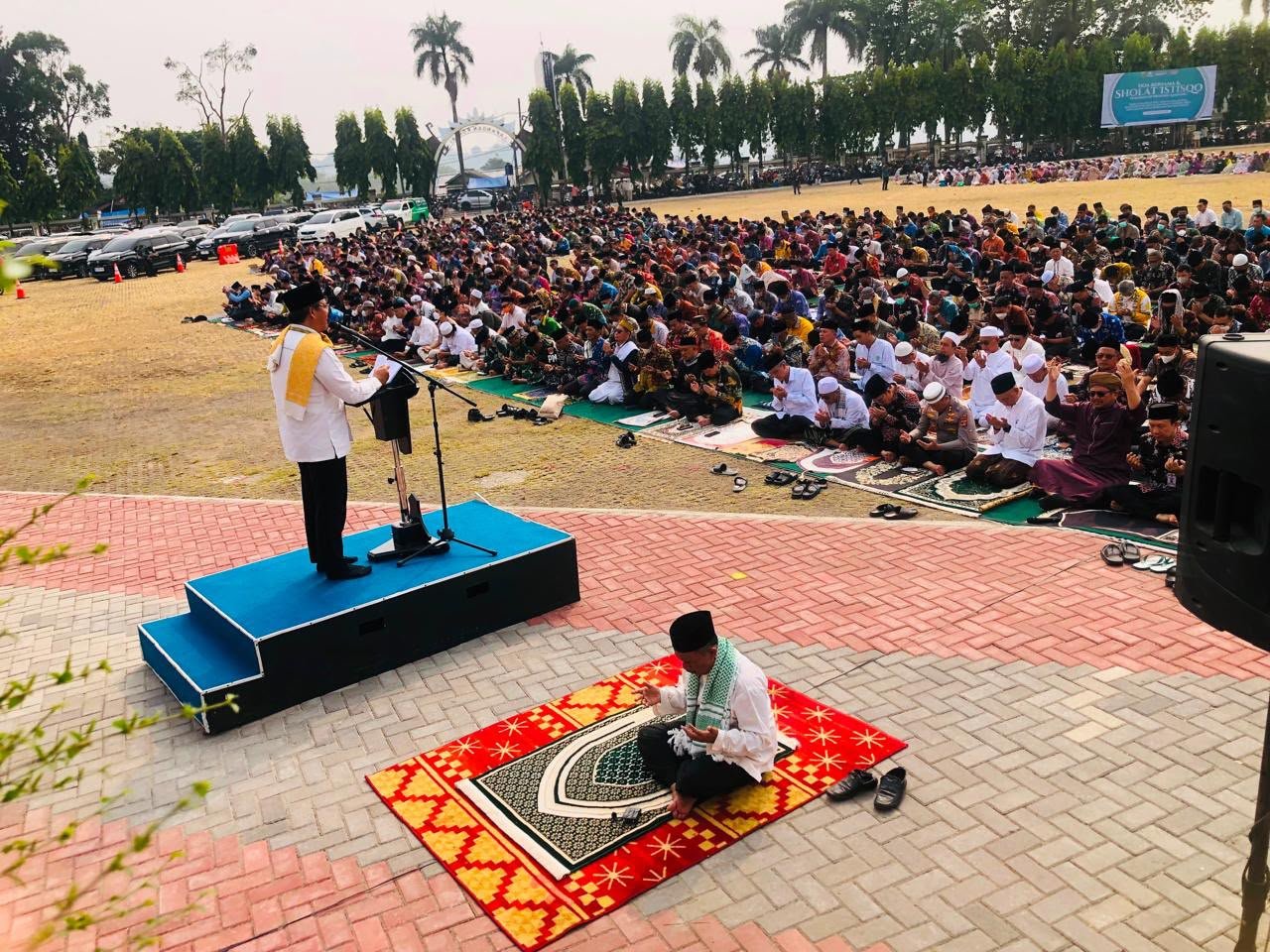 Khatib mengingatkan, fenomena cuaca ekstrem dan bencana alam tidak lepas dari campur tangan serta ulah manusia. (Foto: Onoff)