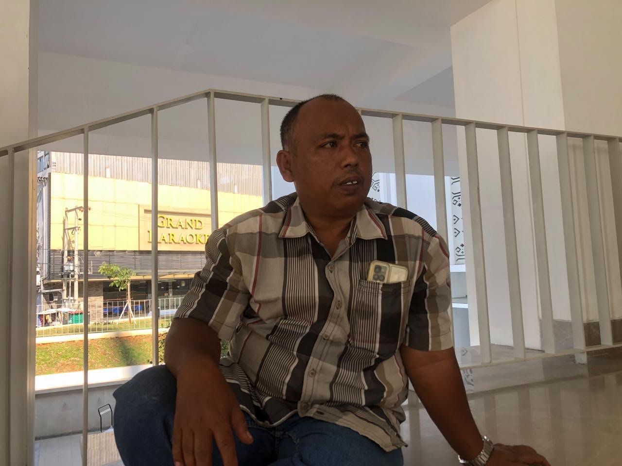 Budi saat mengisahkan perjalanan spiritualnya kepada Onoff.id.(Foto: Onoff)