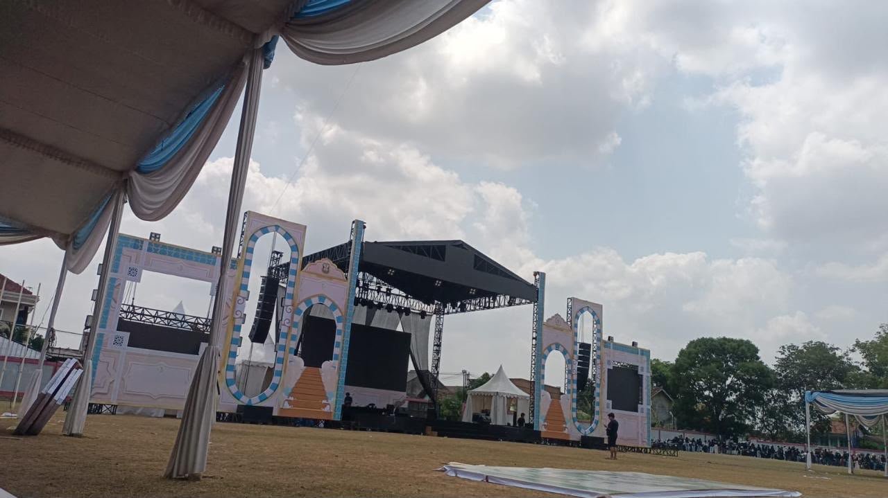 Persiapan arena pembukaan MTQ ke-55 Bandar Lampung sehari menjelang pembukaan.(foto:Onoff)