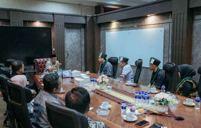 Gubernur Mirza saat menerima audiensi Pengurus Besar HMI.(foto: ist)