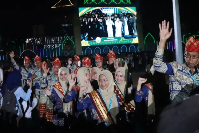 Kafilah Lampung pada pembukaan MTQ Nasional XXXI di Jawa Tengah.(foto: ist)