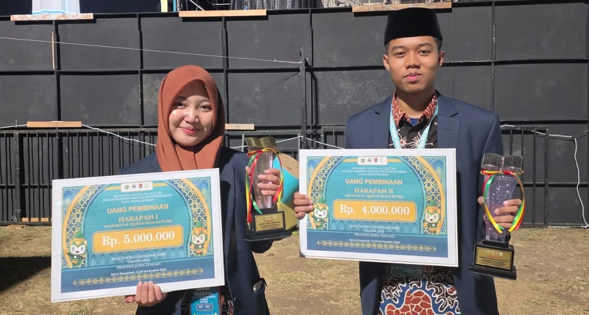 Rizki Iim Fatimah Juara Harapan I cabang Seni Kaligrafi Al-Qur’an dan Abyan Wafi Udin Juara Harapan II cabang Hafalan Al-Qur’an golongan 20 Juz.(foto: Kanwil Kemenag Lampung)