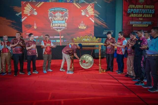 Gubernur Mirza membuka Turnamen Lampung Badminton Open 2026.(foto: ist)