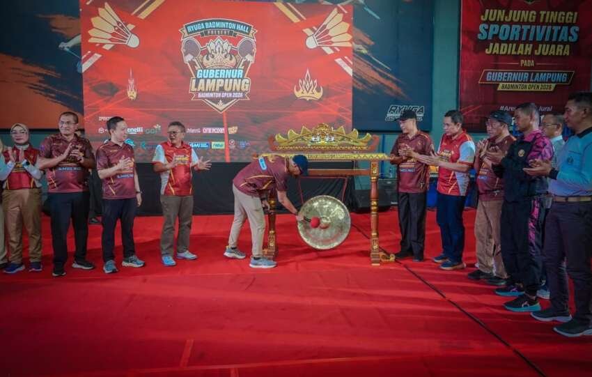 Gubernur Mirza membuka Turnamen Lampung Badminton Open 2026.(foto: ist)