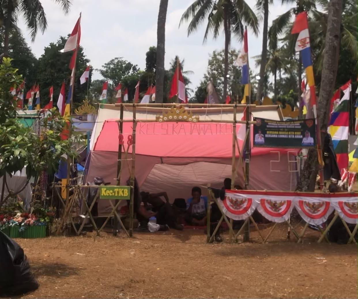 Suasana perkemahan personel Linmas menyisakan kesan mendalam.(foto: Onoff)