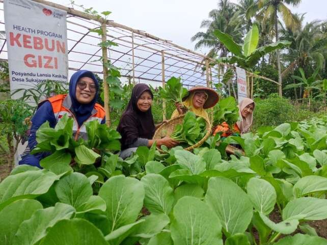 Local Heroes atau Relawan Inspirasi Rumah Zakat Lampung senantiasa mendampingi program di desa binaan.(foto: ist)