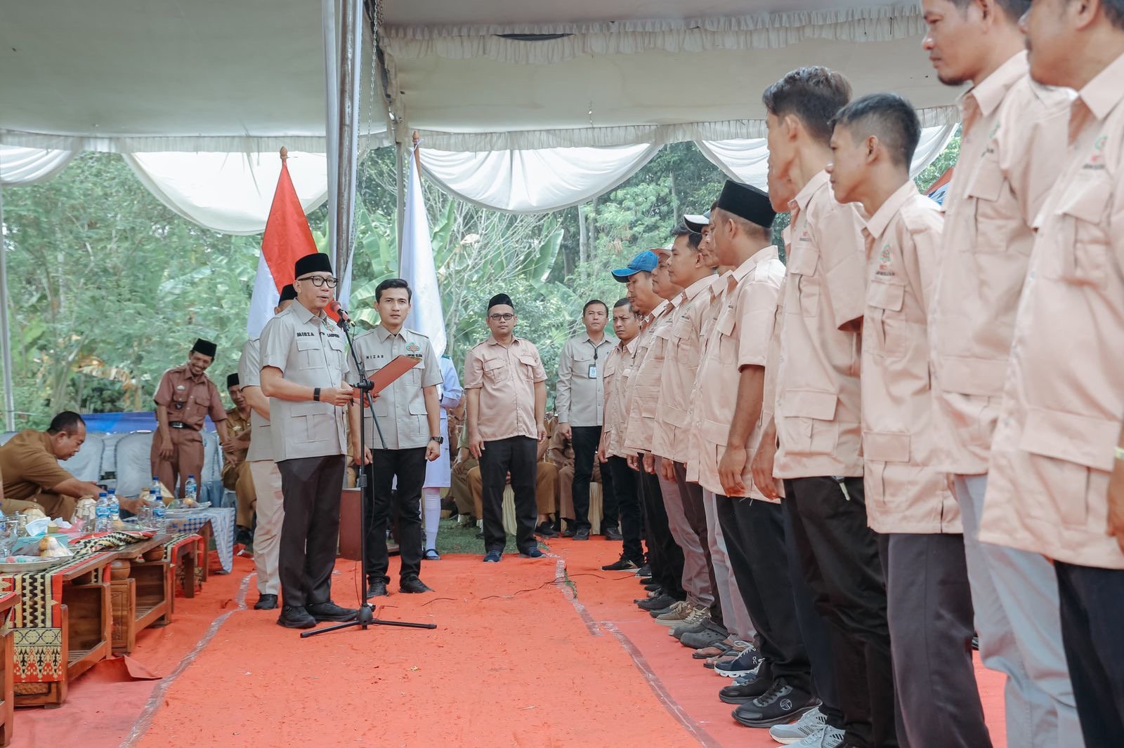 Gubernur Lampung, Rahmat Mirzani Djausal, sekaligus Ketua HKTI Lampung saat melantik Pengurus Anak Cabang (PAC) dan Pengurus Ranting HKTI se-Kabupaten Lampung Selatan.(foto: ist)