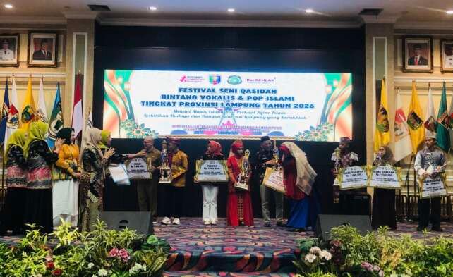 Pengumuman pemenang untuk cabang Qasidah dan Bintang Vokalis.(foto: Onoff)