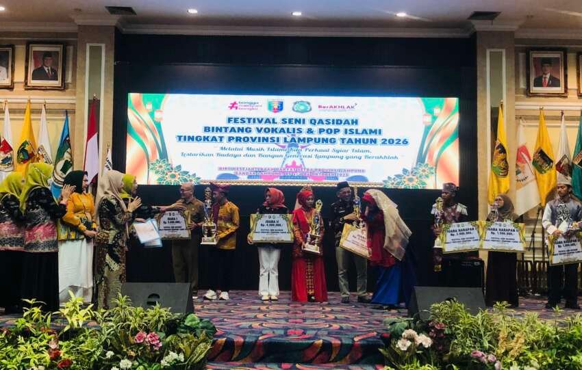 Pengumuman pemenang untuk cabang Qasidah dan Bintang Vokalis.(foto: Onoff)
